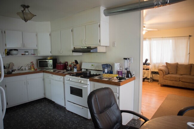 Building Photo - 372 Gilmore St