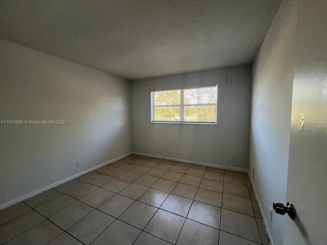 Building Photo - 4160 NW 21st St