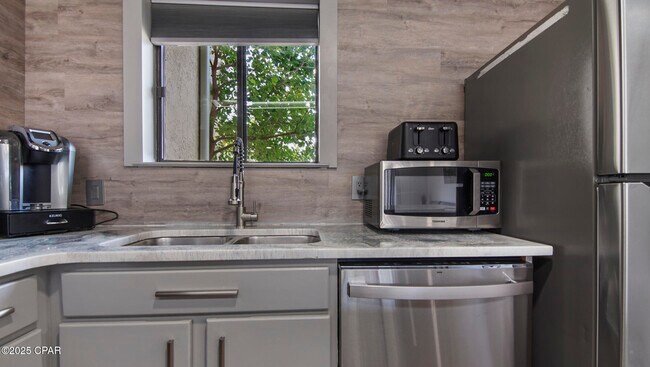 Building Photo - 131 Kimberly Dr