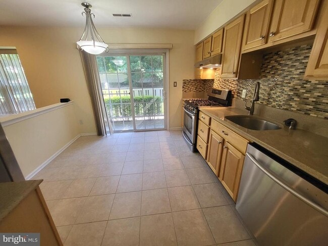 Building Photo - 1108 Coventry Way