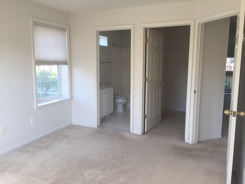 Building Photo - 2787 Barclay Way