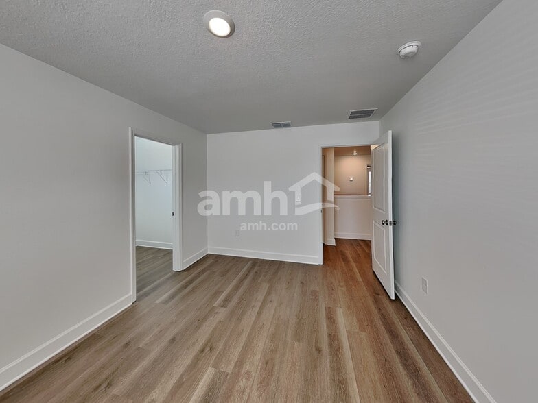 Building Photo - 16458 Cheyanne Ct