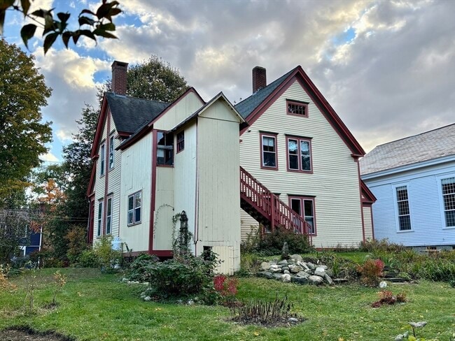 Building Photo - 527 Main St