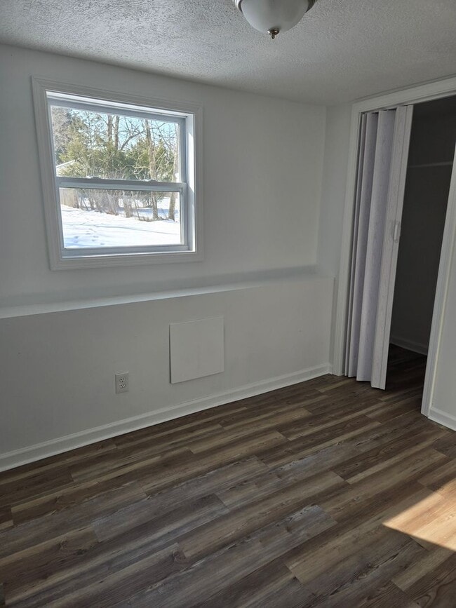 Building Photo - Renovated 2 Bedroom  Ranch for Rent in Aurora