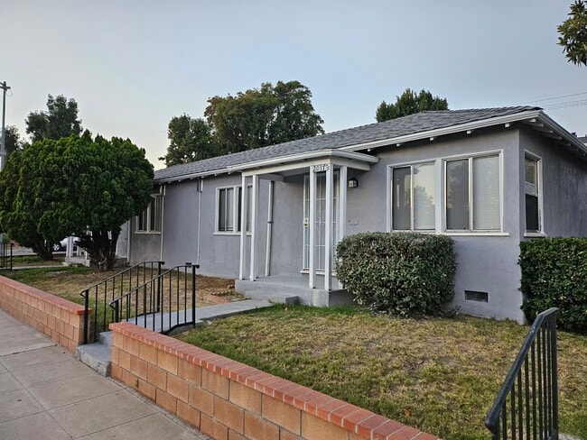 Building Photo - 2019 W Victory Blvd