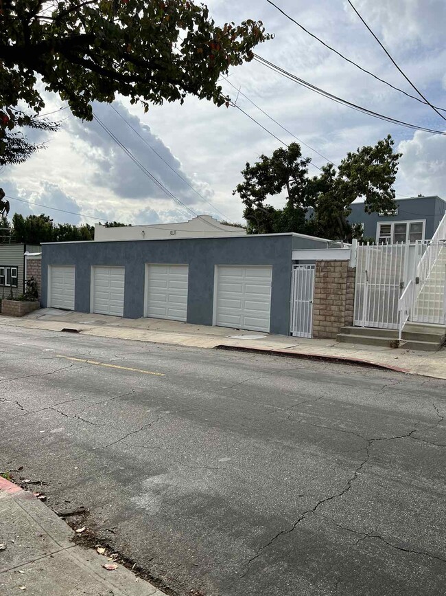 Garage - 1958 Carmen Ave