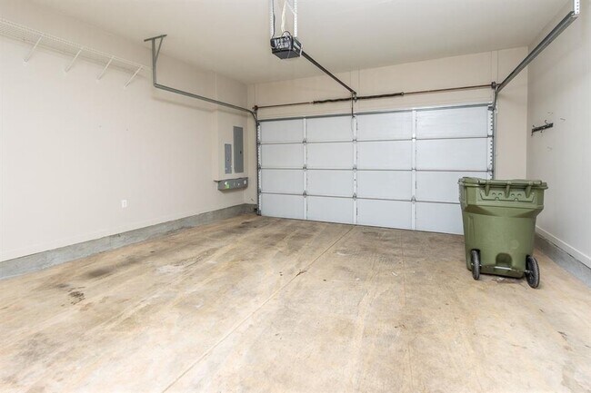 Building Photo - 18 W Georgia Ave