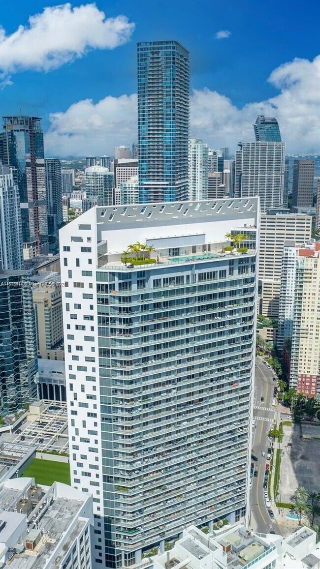 Building Photo - 1300 Brickell Bay Dr