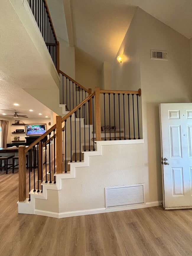 Building Photo - 879 Fall River Trail