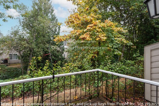 Building Photo - Charming Two Bedroom Condo with Close Access to I-5!