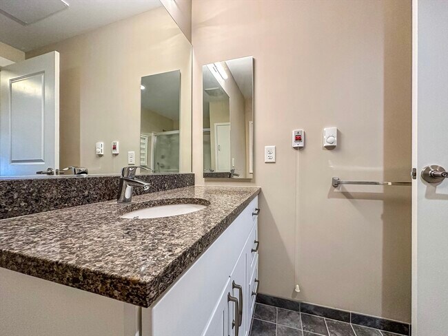 Building Photo - 25 Stonehaven Dr