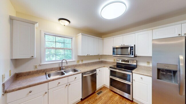 Building Photo - Spacious 3 Bedroom Home in Ashland City!