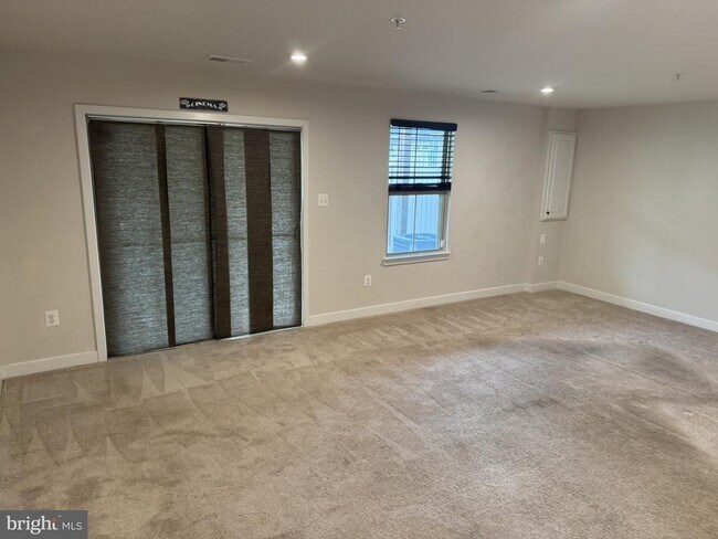 Building Photo - 10323 Quillback St