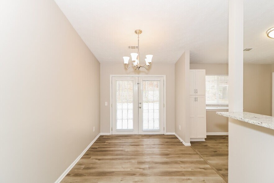 Building Photo - 5175 Sugar Crest Dr