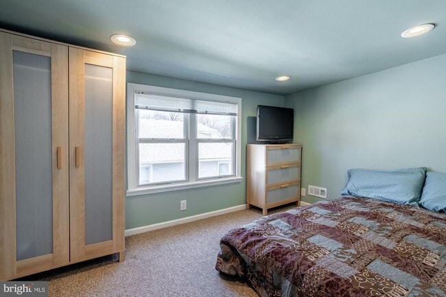 Building Photo - 106 Linderman Ave