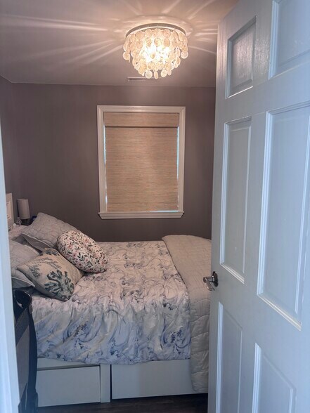 Building Photo - 146 Central Ave