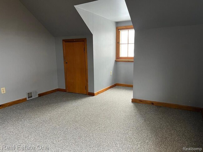 Building Photo - 1127 Hoffman Ave