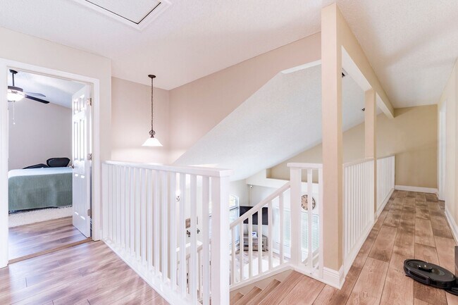 Building Photo - STUNNING 4-BED, 3-BATH HOME WITH SOLAR PANELS IN TAMPA, FL!