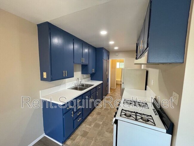 Building Photo - 414 N San Gabriel Ave