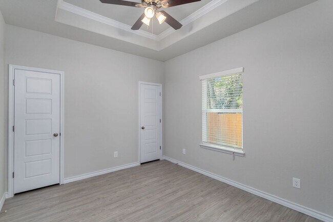 Building Photo - Elegant Home in Seguin!