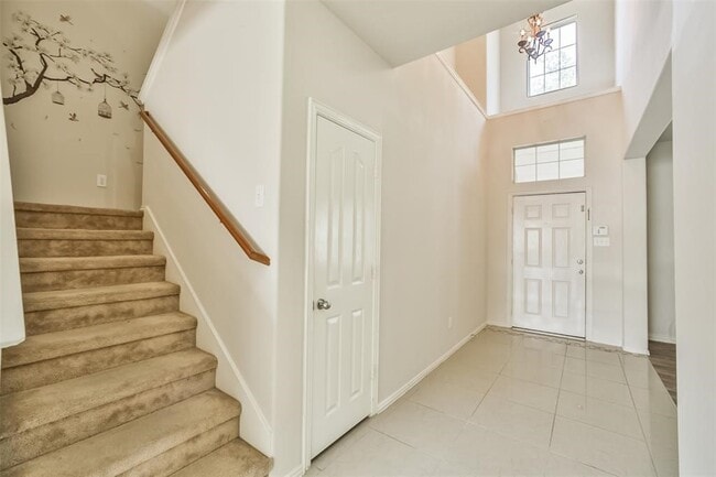 Building Photo - 911 Merlin Roost Ct