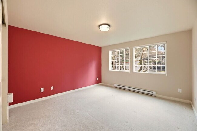 Building Photo - 10016 NE 120th Ln