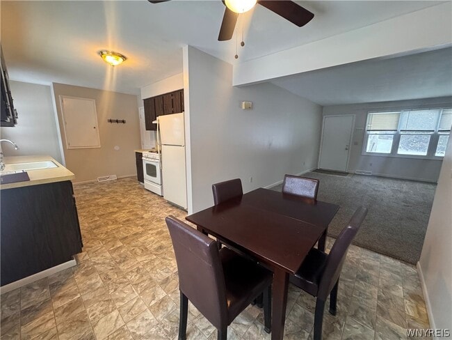 Building Photo - 10035 Creek Rd