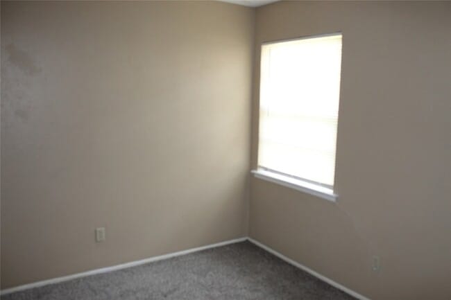 Building Photo - 2834 Hollandale Ln