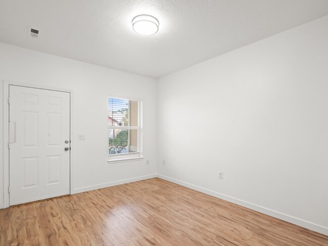 Building Photo - 5047 W Rock Butte Rd