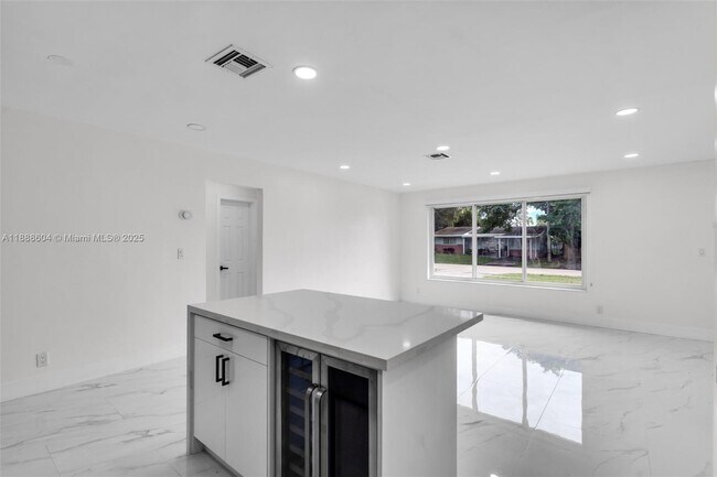 Building Photo - 6431 Roosevelt St