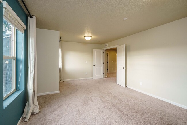 Building Photo - Desirable Camas Location - Hills at Round ...