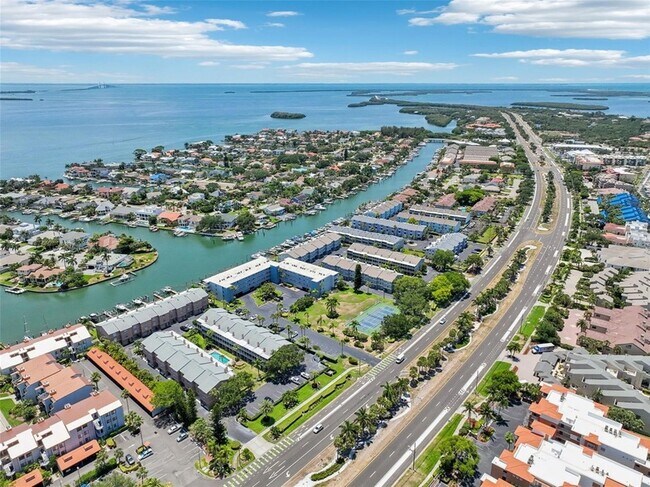 Building Photo - 637 Pinellas Bayway