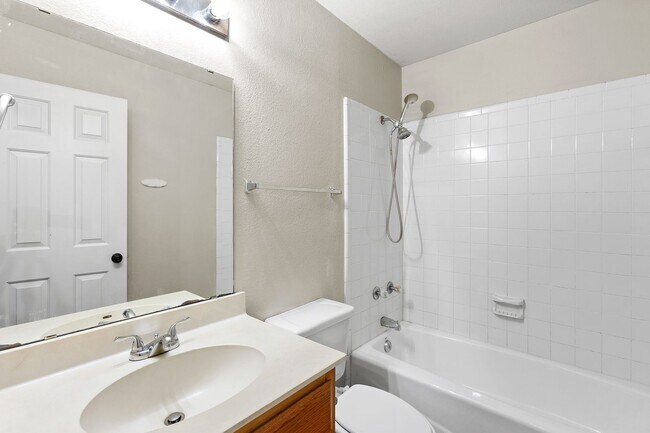 Building Photo - Eclectic 3 Bedroom, 2 Bathroom Home - 2 Car Garage - Fenced Yard and More!