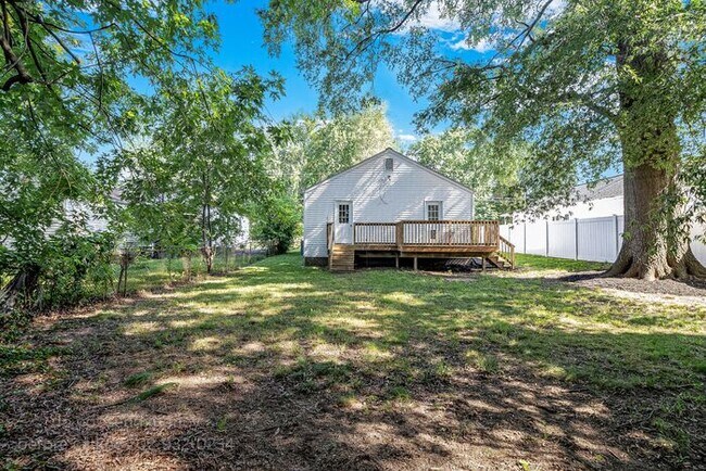 Building Photo - Charming 3 Bed 1 Bath Home Available Immed...