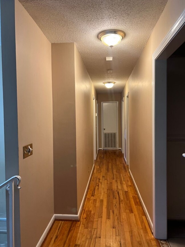 Building Photo - 110 Laurel Cir