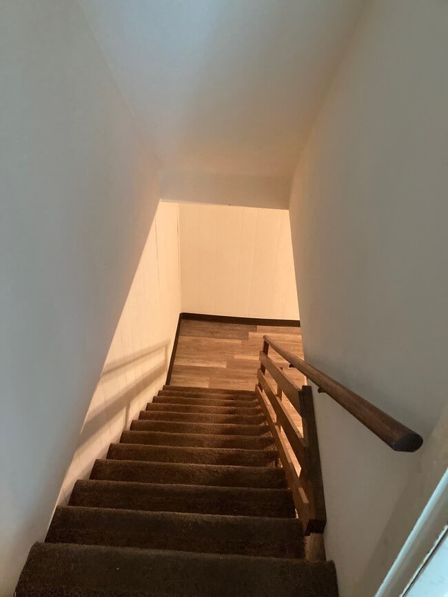 Building Photo - 27 Holly Dr