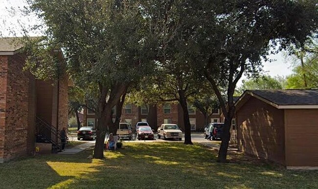 Building Photo - 513 W Frontage Rd