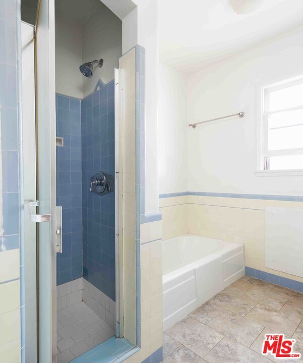 Building Photo - 413 1/2 N Gardner St