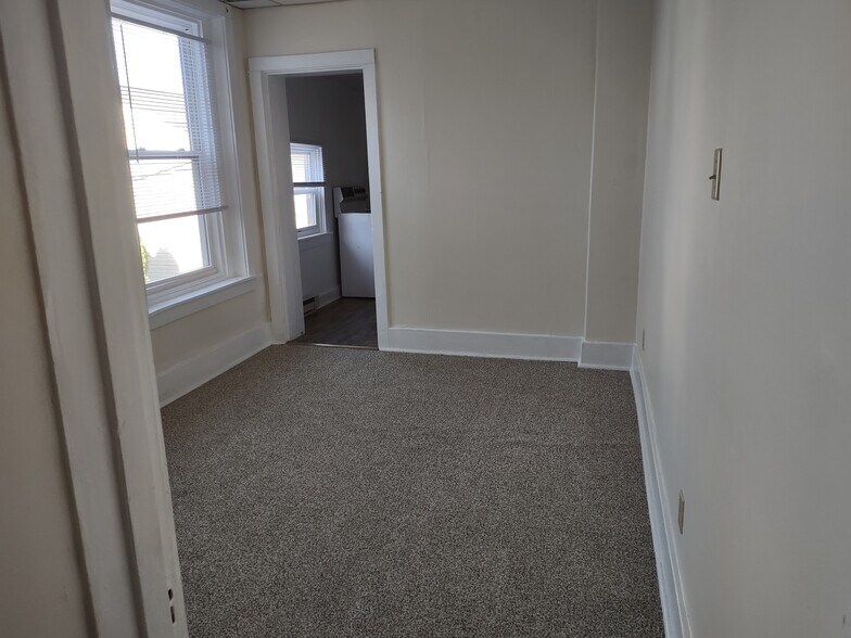 dining room - 408 S 6th St