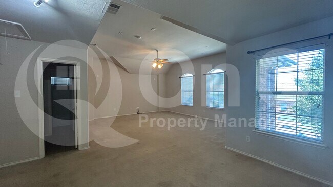 Building Photo - 9537 Navarro St