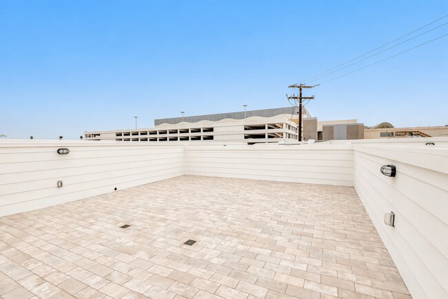 Building Photo - Firmona B