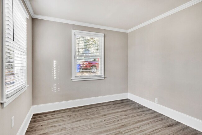 Building Photo - Beautifully Updated 2-Bedroom, 2-Bath Single-Level Home($1650/mo rent***)