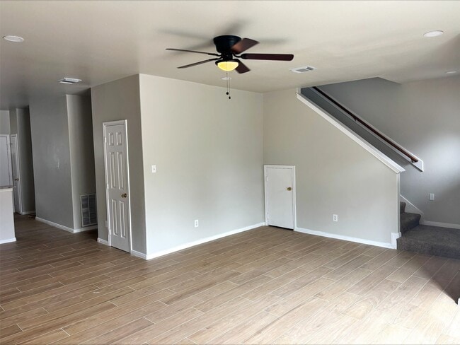 Building Photo - 10445 Wicklowe St