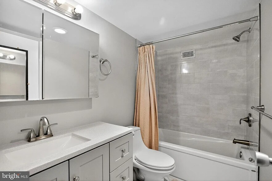 Refurb bathroom - 1300 Army Navy Dr