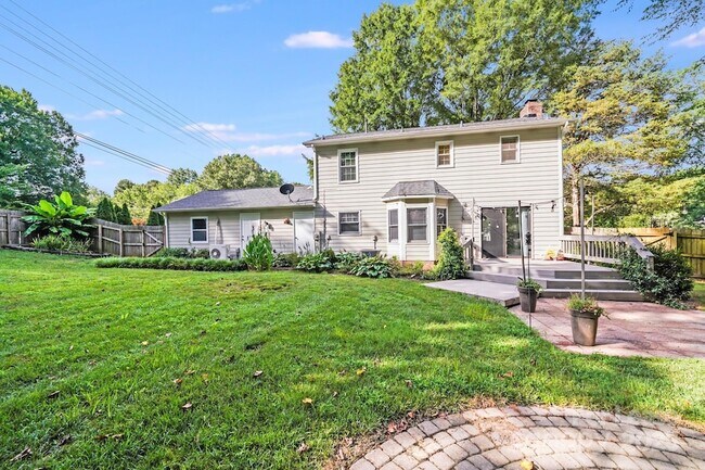 Building Photo - 2000 Mill House Ln