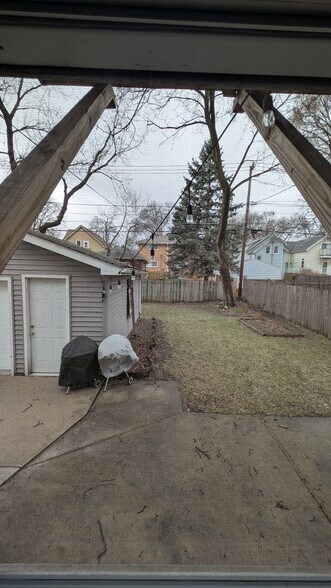 Building Photo - 569 N 65th St