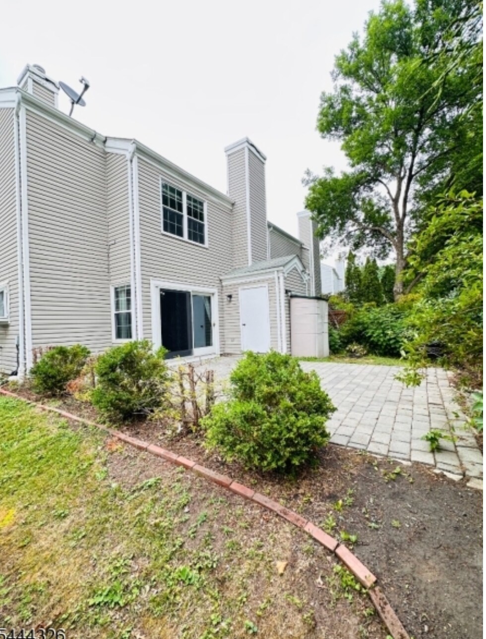 Building Photo - 222 Long Meadow Rd