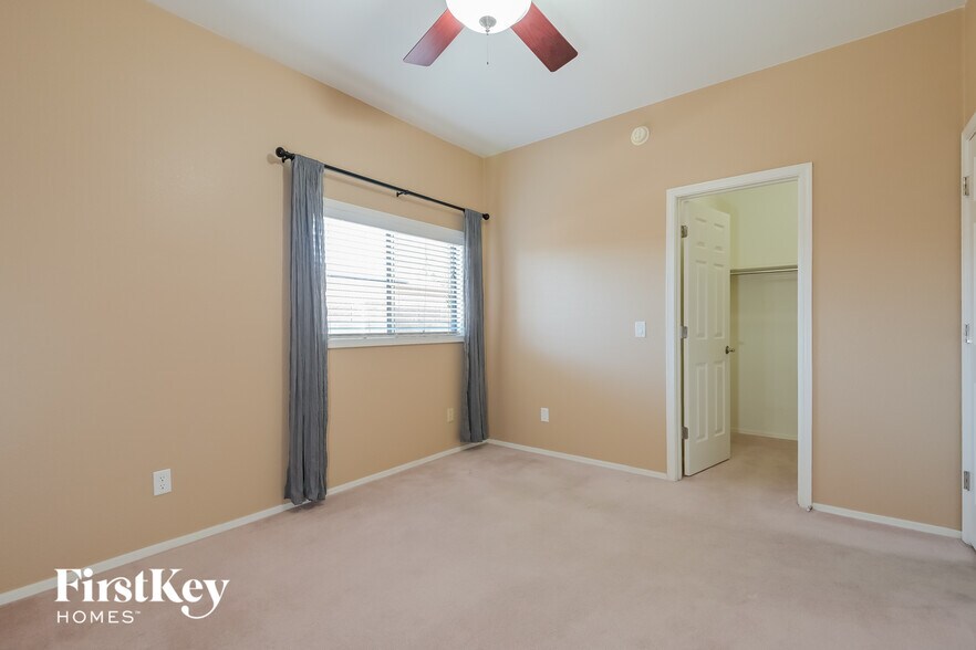 Building Photo - 2116 S Thunder Tanner Dr