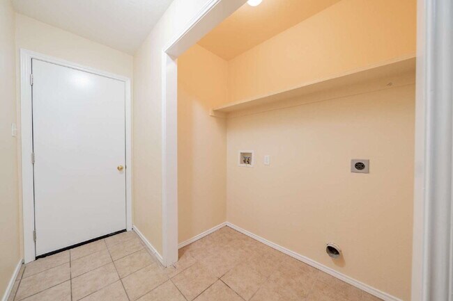 Building Photo - Cute 3 bed, 2 bath home in Grand Prairie