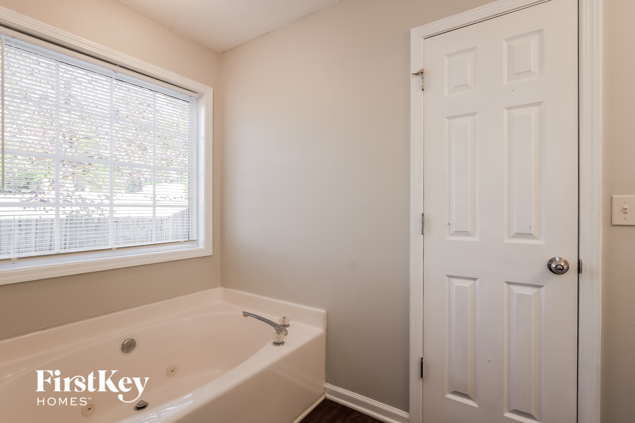 Building Photo - 1166 Locust Dr